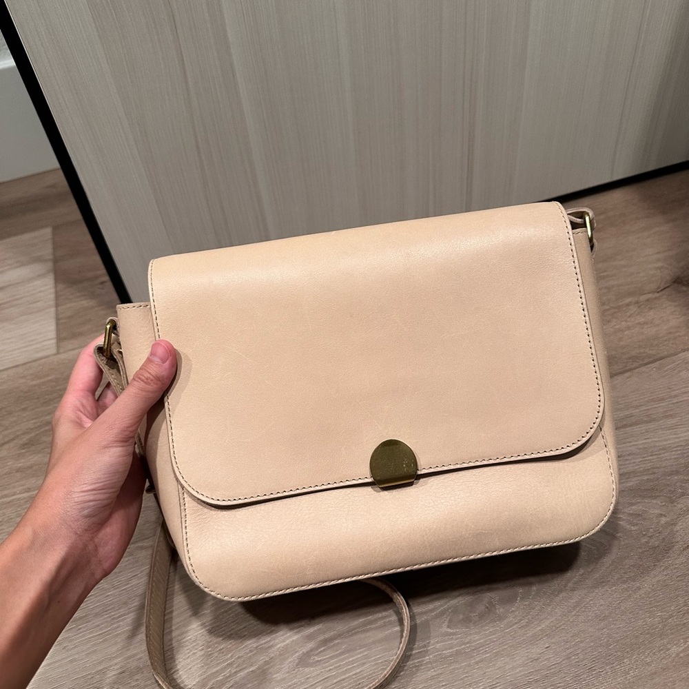 Madewell The Abroad Shoulder Bag in cream/beige color